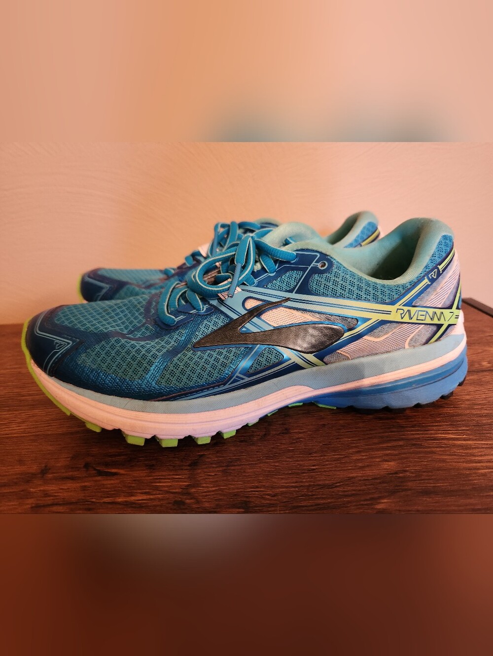Brooks Ravenna Women's Blue Running Shoes Size 9.5